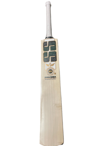 SS Smacker Signature Cricket Bat with maximum playing area, providing the largest hitting zone for consistent and powerful shots.