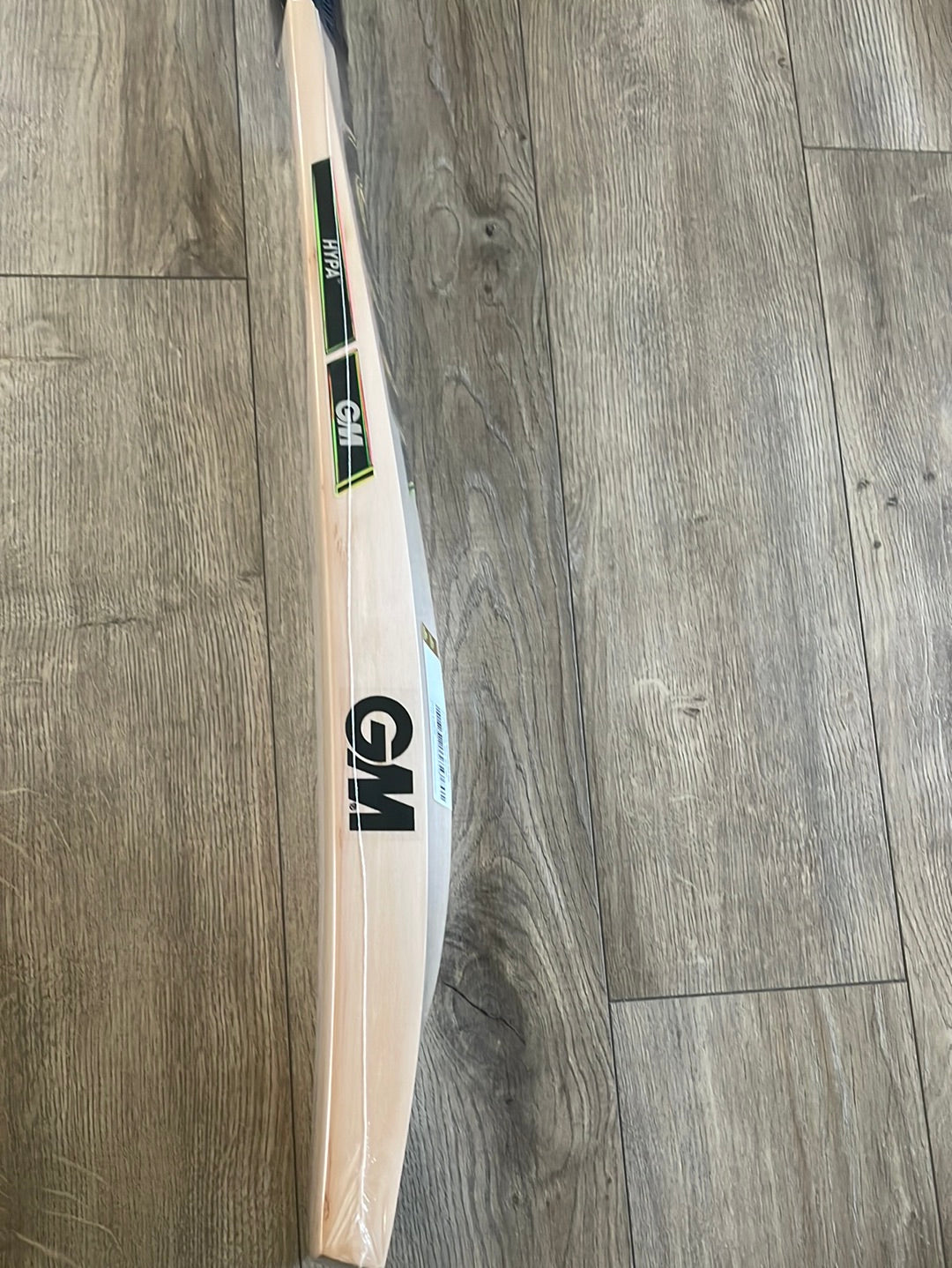 Air Dried Willow: Naturally air-dried to enhance strength and overall bat performance.