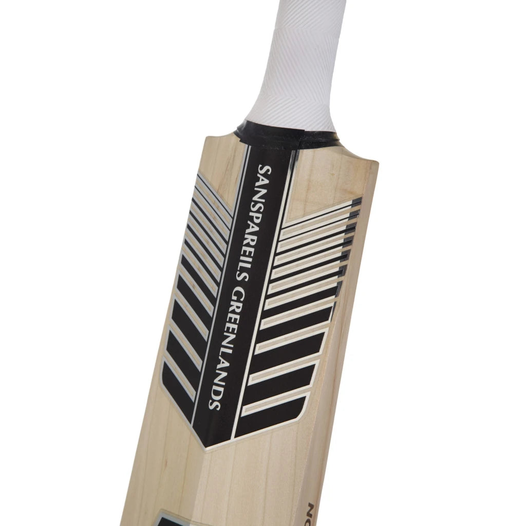 Full-Size Profile: Full-length side view of the bat, measuring 85.7 cm (33.7 inches), ideal for professional players.