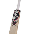 Weight and Balance: Demonstrating the bat’s balanced weight (1160-1200 gm) for power and smooth handling.