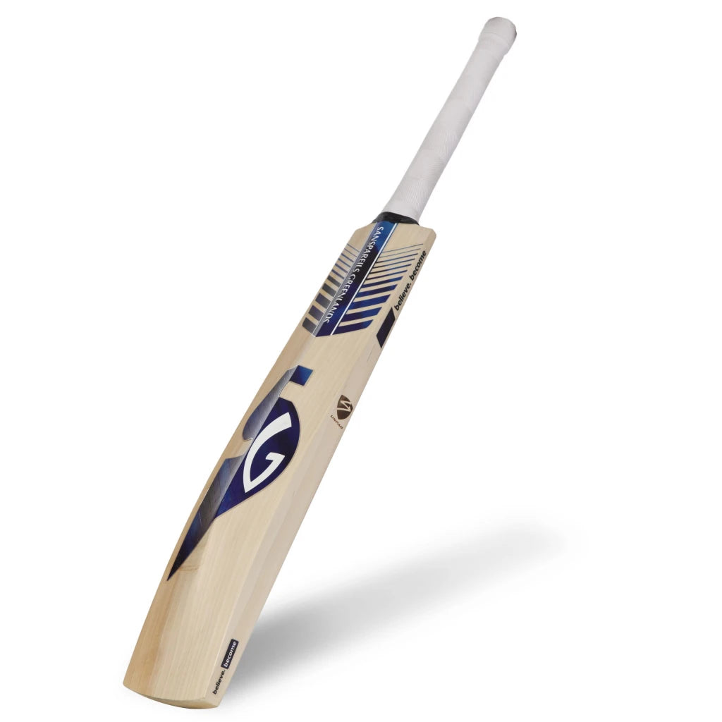 Full-Length Bat: Full-length view of the bat, highlighting its 85.7 cm (33.7 inches) length, ideal for players aged 15+ years.