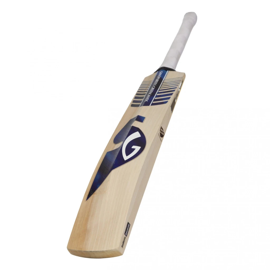  Bat Spine: Focus on the spine of the bat, showcasing the well-pressed willow and traditional shaping for superb stroke play.